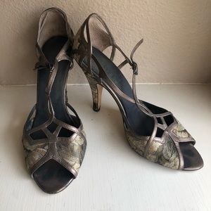HYPE FLORAL METALLIC HEELS 8.5